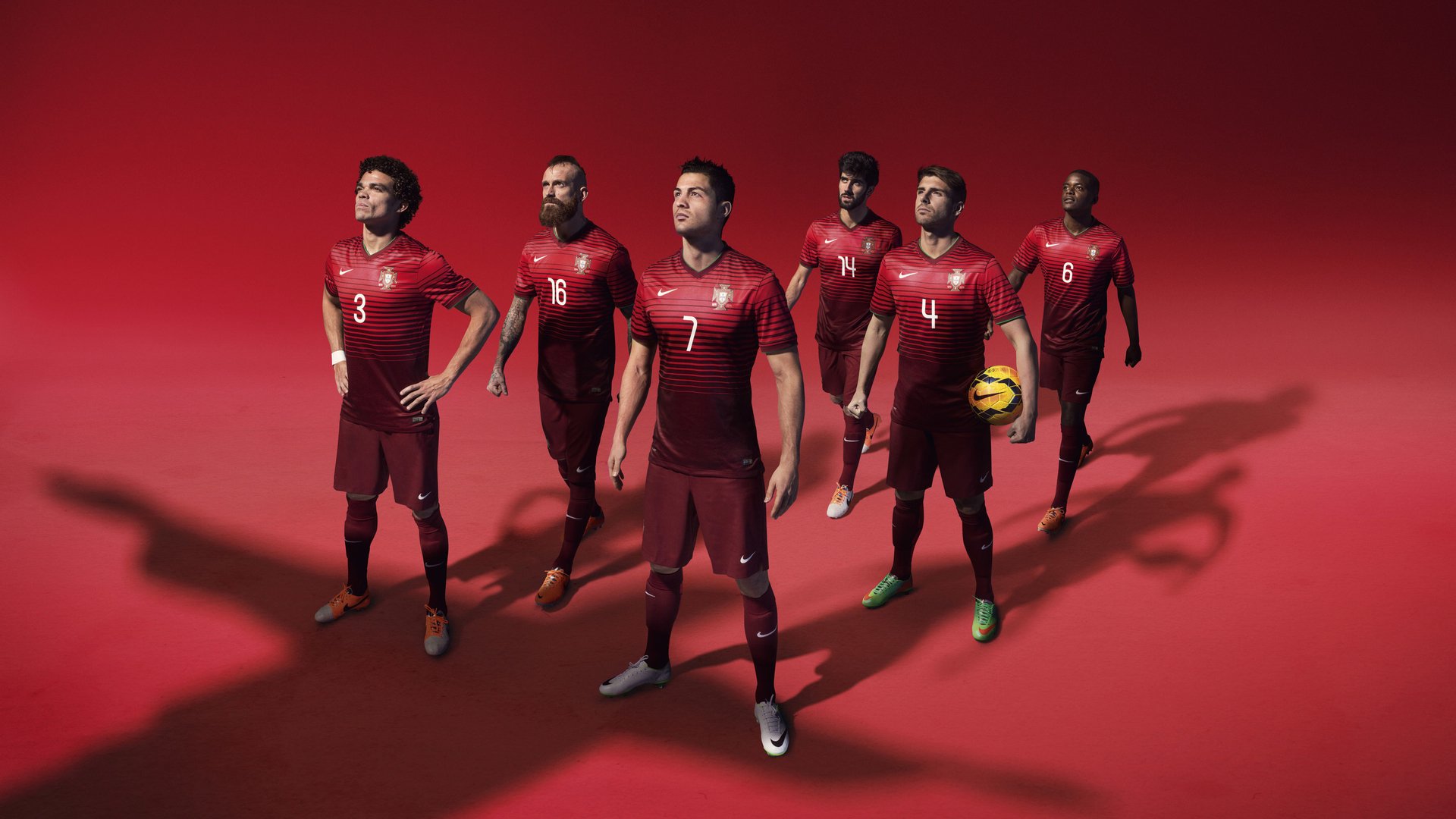 ayx爱游戏官网-上海海港与对手激烈对抗，上港 上海海港